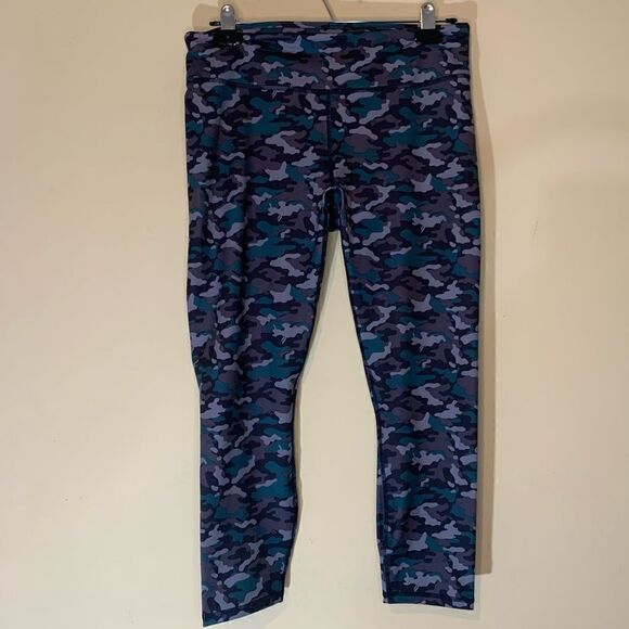 FABLETICS Salar Printed Camo Powerhold Capris Teal Gray Purple Womens Medium - Picture 14 of 14